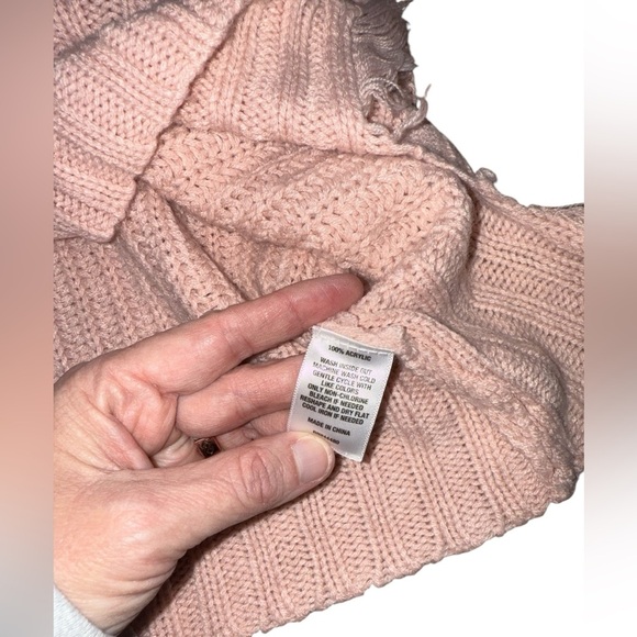 Wonderly Curvy Distressed Sweater - Picture 6 of 7